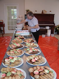 Christmas cookie plate assembly - a production line.